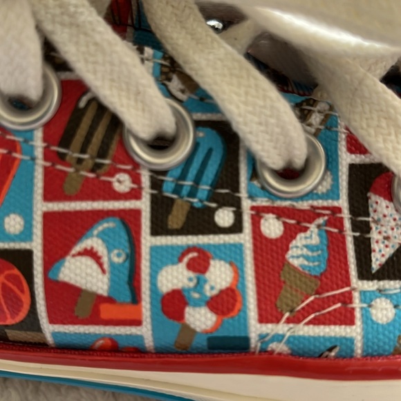 Converse, girls size 1 - Picture 2 of 8